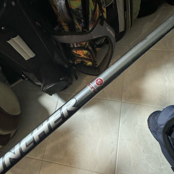 Cleveland Launcher ti460 driver 9.5 deg in rh
Graphite shaft in stiff flex
Used - Picture 5 of 7